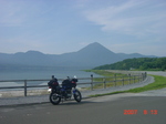 青森県　恐山･宇曾利山湖です。右の方に恐山の山門等があります。